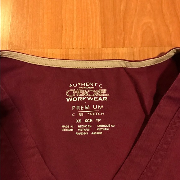 Cherokee scrubs - Picture 2 of 4